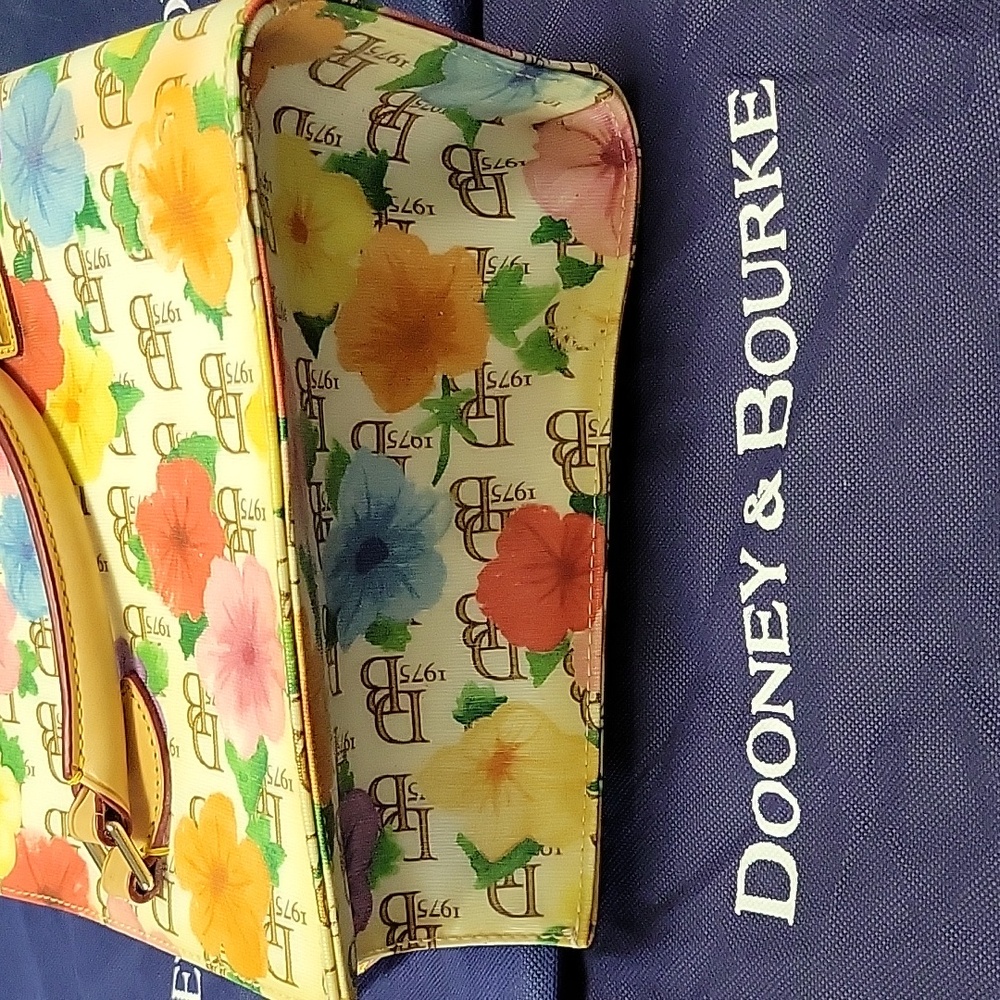 Dooney & Bourke 1975 Hibiscus Tote Handbag NWOT - Picture 7 of 8